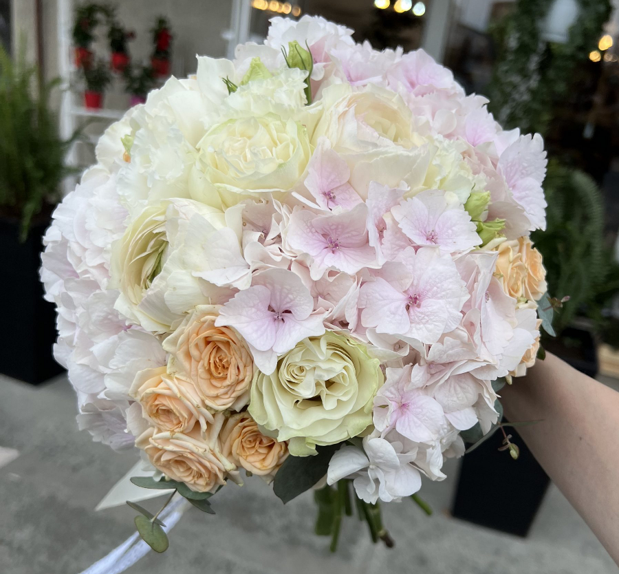Buchet-Mireasa-Cu-Hortensie.png